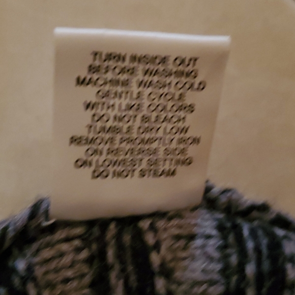 NY Collection Sweater Medium - Picture 6 of 6